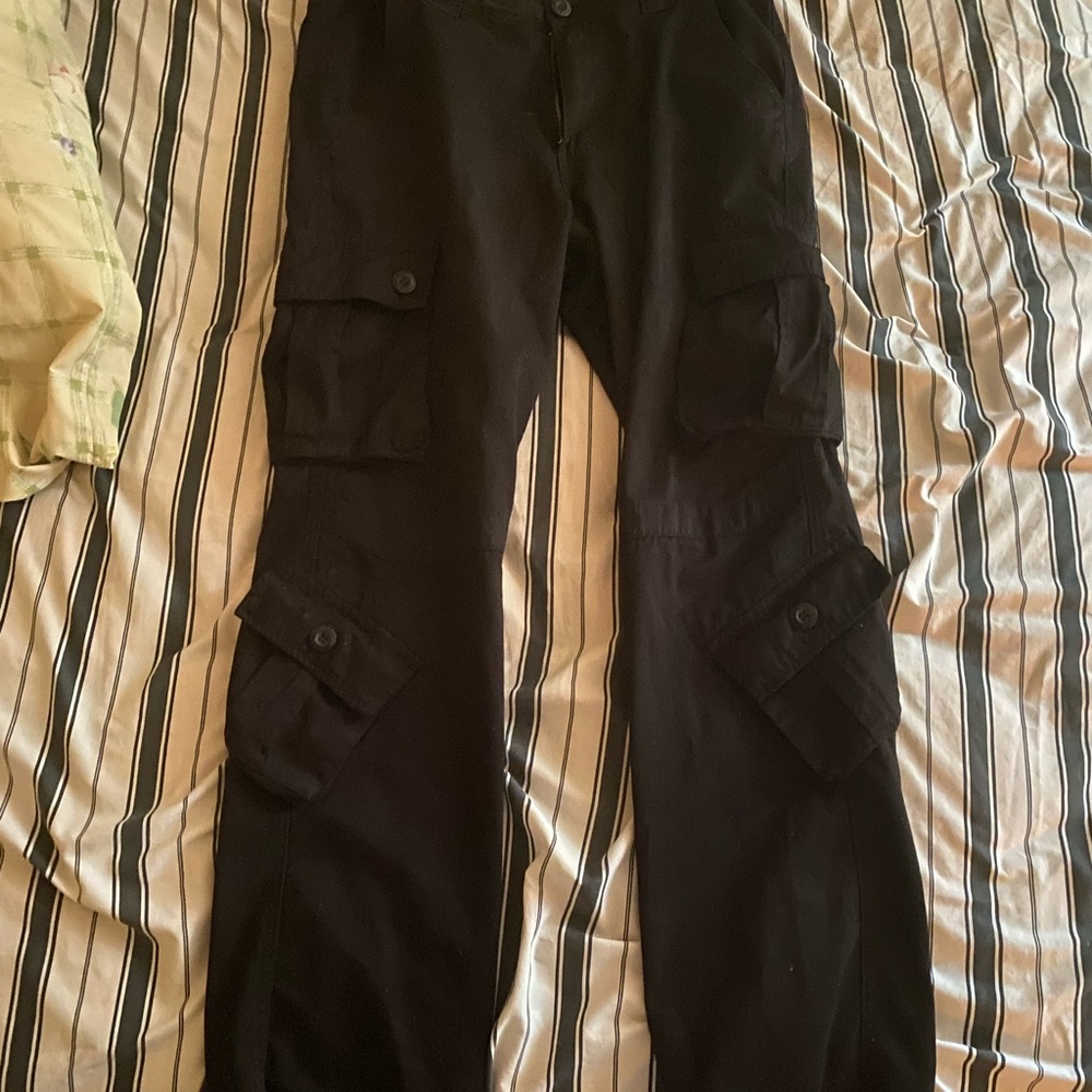 BLACK CARGO PANTS